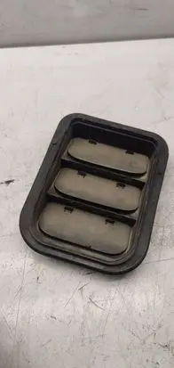 Skoda Octavia Mk2 (1Z) Quarter panel pressure vent 3T0819465