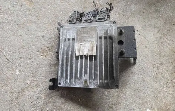 Renault Kangoo I Engine control unit/module 8200334419