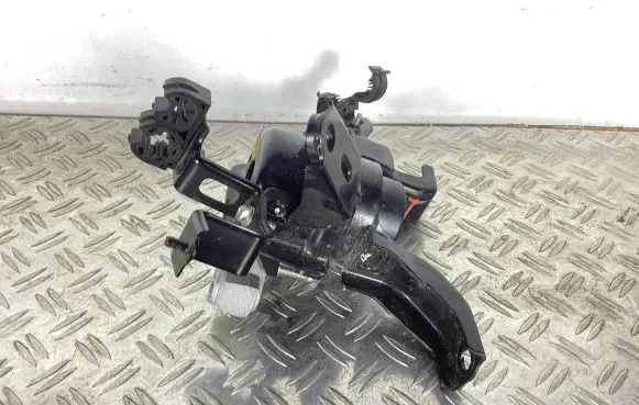 Lexus RC Engine mount bracket