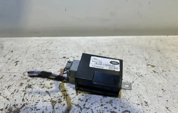 Land Rover Evoque I Window wiper interval relay BJ3217509AC 00319202