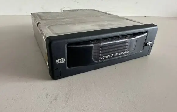 BMW 5 E60 E61 CD/DVD changer 9125240 020469 602060888140