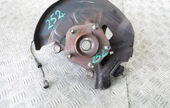 Nissan X-Trail T32 Front wheel hub spindle knuckle