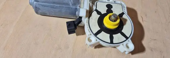 Saab 9-3 Ver2 Front door window regulator motor 7746016503 36132604