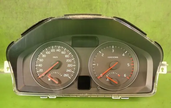 Volvo C30 Speedometer (instrument cluster) 31254776