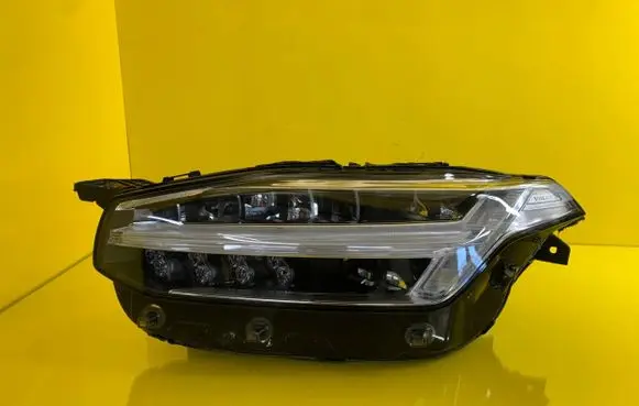 Volvo XC90 Headlight/headlamp 31655702