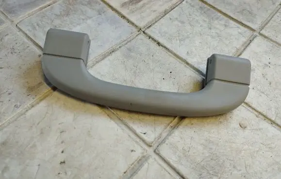 BMW 1 E81 E87 Front interior roof grab handle 9143516