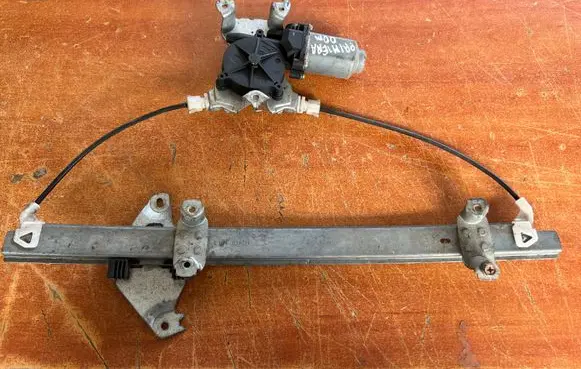 Nissan Primera Front door window regulator with motor 400600T4
