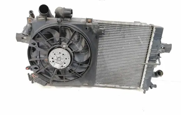 Opel Zafira B Radiator set 13132559 0130303960 13143570