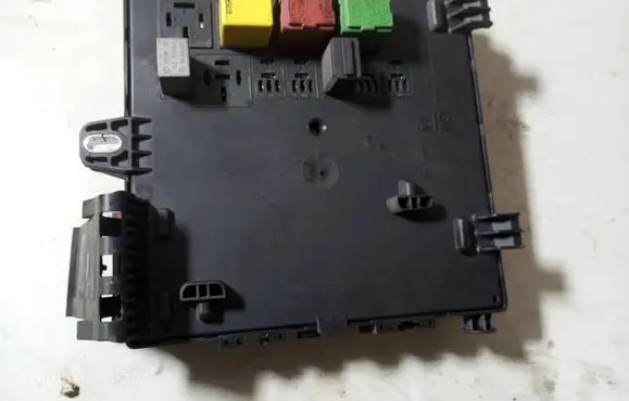 Opel Zafira B Fuse box set 13205777