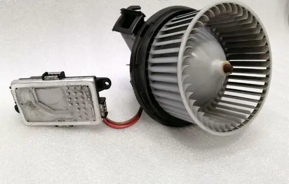 Mercedes-Benz CLS C218 AMG Heater fan/blower A2128200808