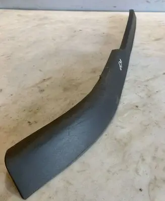 Front bumper lip