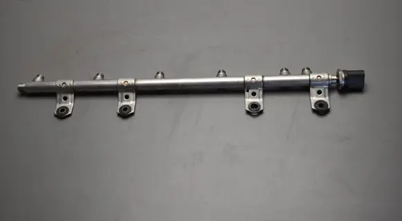 BMW 5 F10 F11 Fuel main line pipe 7628049