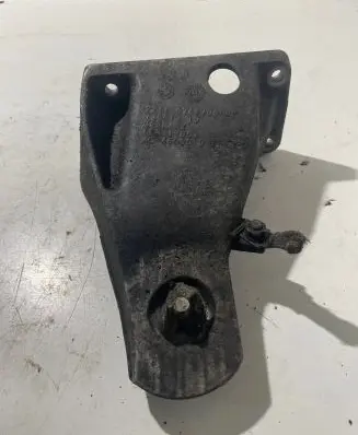 BMW 5 E60 E61 Engine mounting bracket 6766700