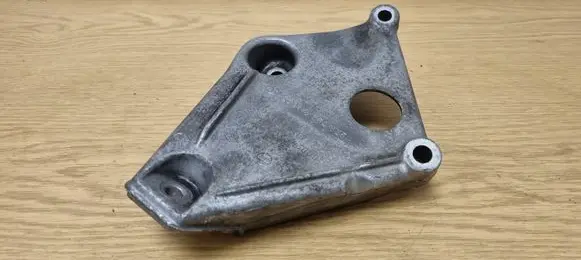 BMW 1 F20 F21 Engine mounting bracket 6784825