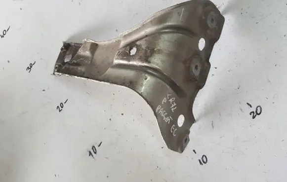 Volkswagen PASSAT CC Fender mounting bracket