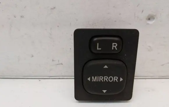 Wing mirror switch