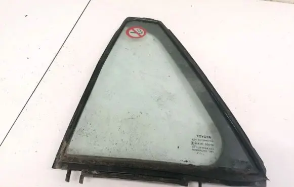 Toyota Avensis T270 Rear vent window glass 6818905070 68189-05070