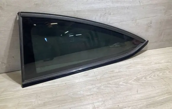 Mercedes-Benz C W204 Rear vent window glass 43R009139