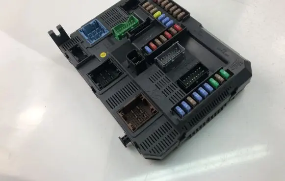Peugeot 208 Fuse box set 9678355980