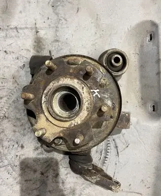 Mitsubishi Pajero Rear wheel hub spindle/knuckle 