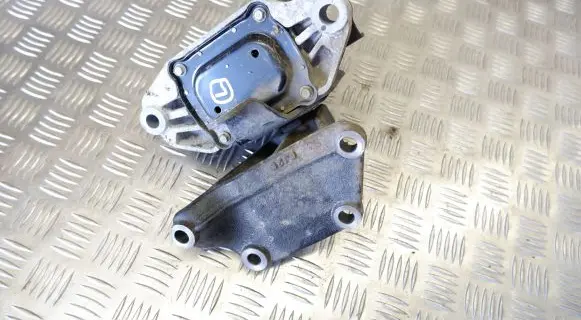 Hyundai Tucson TL Engine mount bracket 21830D3200