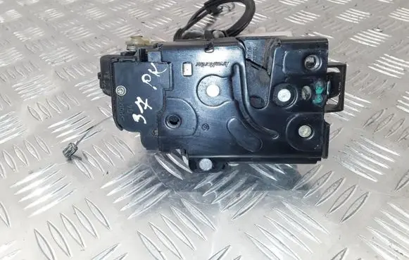 Volkswagen Caddy Front door lock 3B1837015
