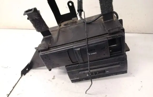 Audi A6 S6 C5 4B CD/DVD changer 4b0035111