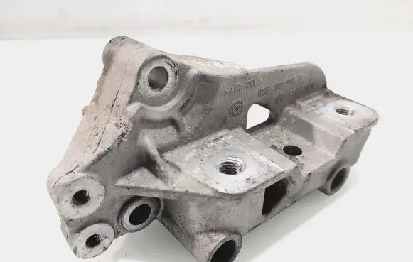 Volkswagen Golf Plus Engine mounting bracket 03f199275d