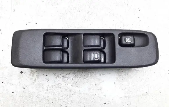 Mitsubishi Pajero Electric window control switch mr587930
