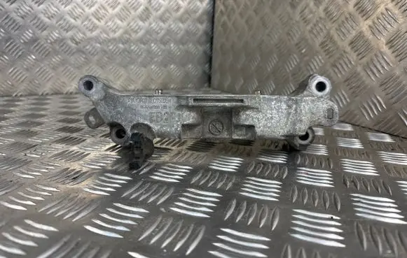 Peugeot 308 Engine mounting bracket 9674960380 EB2PT
