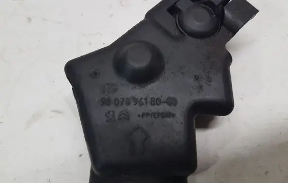Peugeot 3008 II Other engine bay part 9807896180