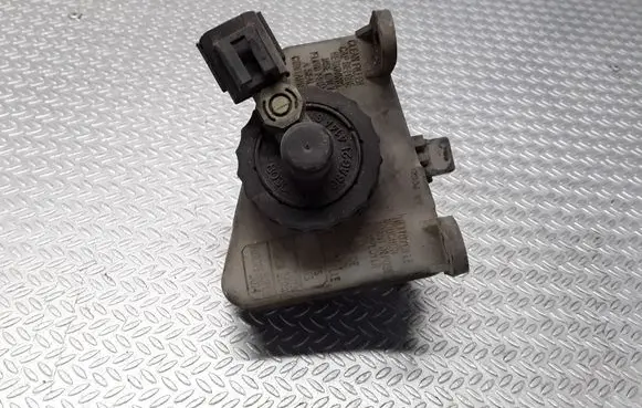 Brake fluid reservoir