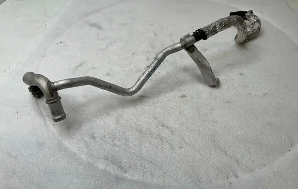 Volkswagen Touareg III Engine coolant pipe/hose 059121085