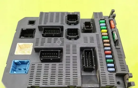 Peugeot 308 Comfort/convenience module 9663798180