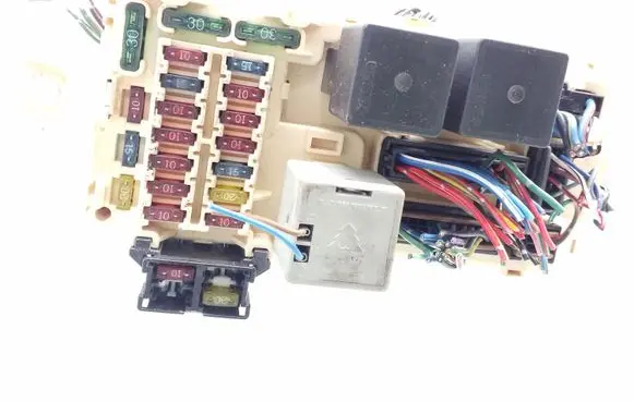 Mitsubishi Galant Fuse module MR24316 PPT30