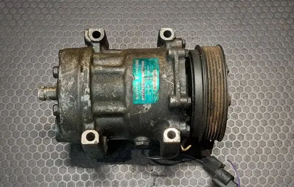 Volvo S40, V40 Air conditioning (A/C) compressor (pump) 8200040681