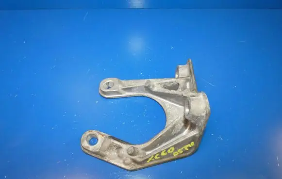 Volvo XC60 Engine mounting bracket 30713236