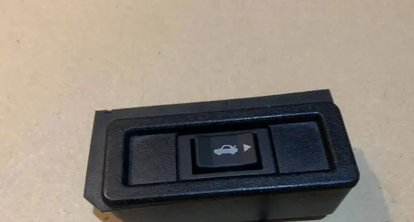 Jaguar XJ X40 Glove box opening button DBC5028