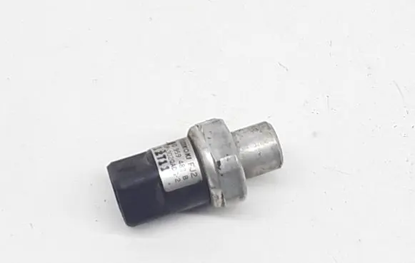 Volkswagen PASSAT B5.5 Air conditioning (A/C) pressure sensor 8D0959482B TDP302QAD62
