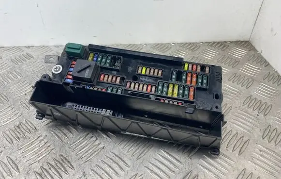 BMW 5 F10 F11 Fuse module 9210861