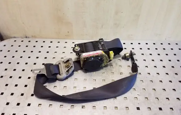 Subaru Impreza II Front seatbelt