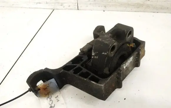 Ford Focus C-MAX Engine mount bracket
