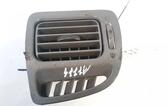 Mazda 626 Dash center air vent grill gm832 pp-t20