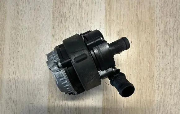 Renault Arkana Water pump 210106635R