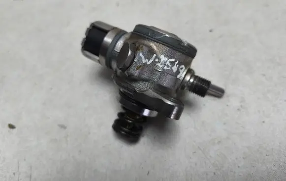 Nissan Qashqai Fuel injection high pressure pump 166307214R