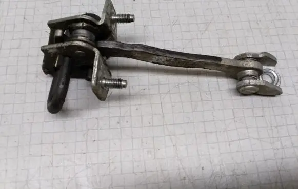 Opel Vectra C Rear door check strap stopper 09229751