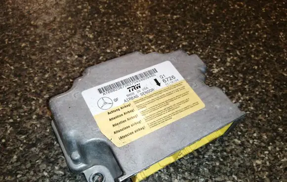 Mercedes-Benz A W169 Airbag control unit/module A1698206726