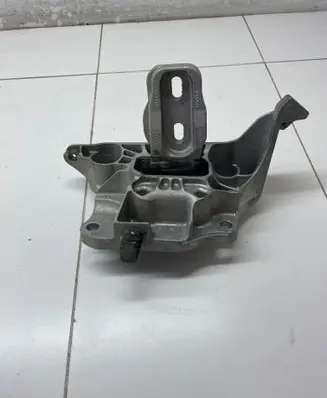 Peugeot 208 II Engine mount bracket 9824312980