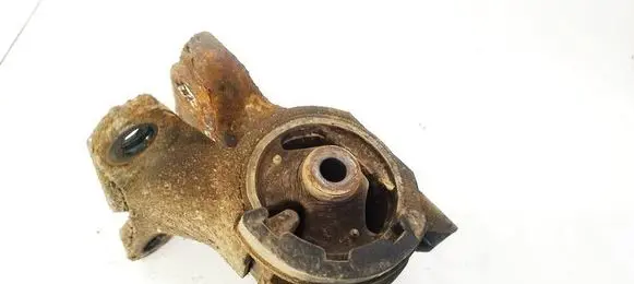 Mazda 6 Engine mount bracket