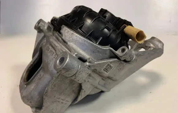 Audi Q5 SQ5 Engine mount bracket 4M0199371B